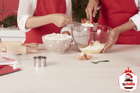 Cut out sandwich cookies with Nutella ® 2 | Nutella ®