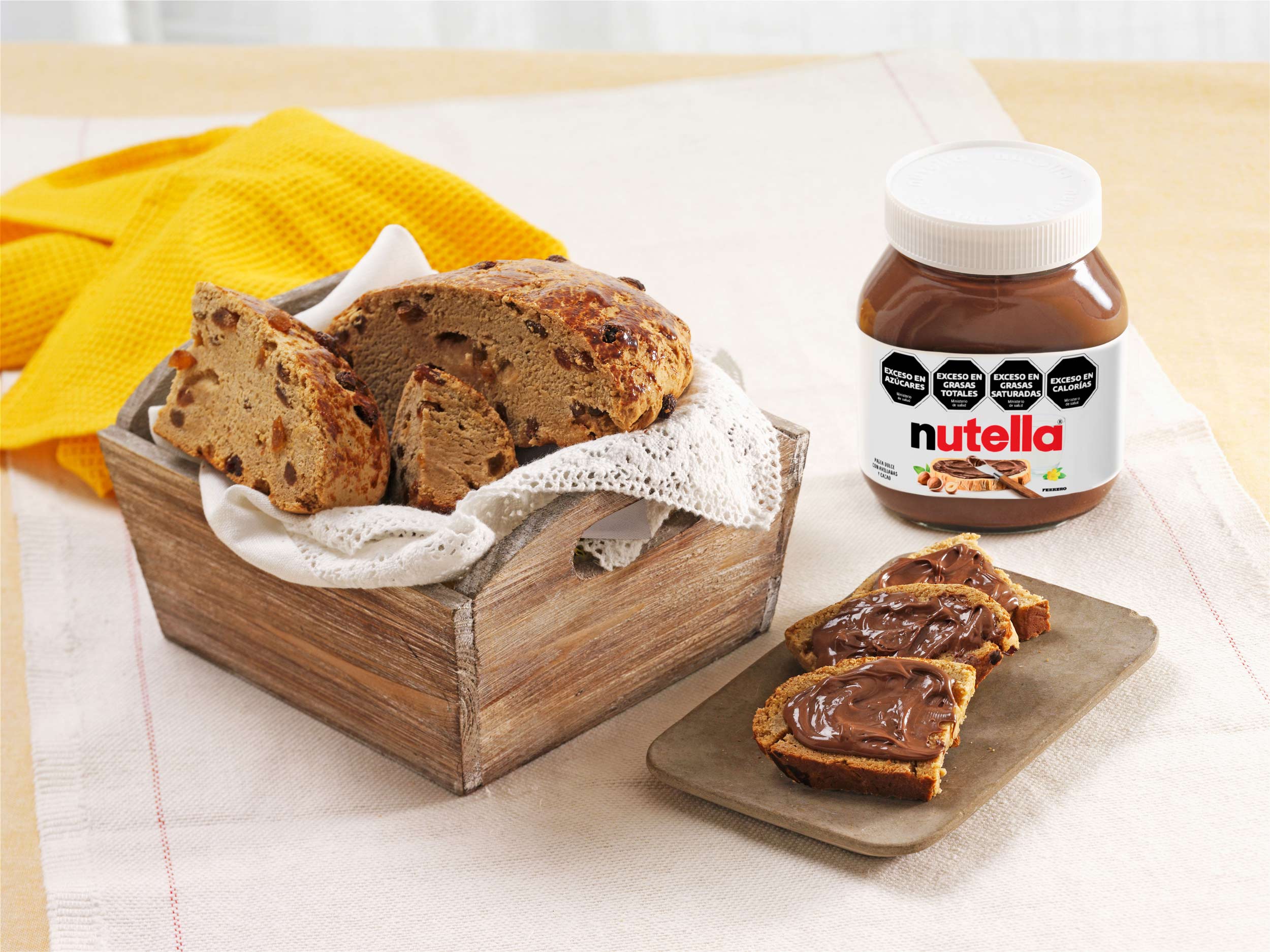 Pan dulce al mosto con pasas y Nutella®