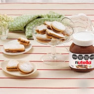 Biscuits filled with Nutella®