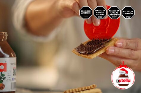 Sándwich de galletitas navideñas de Nutella® elaboracion 4 | Nutella