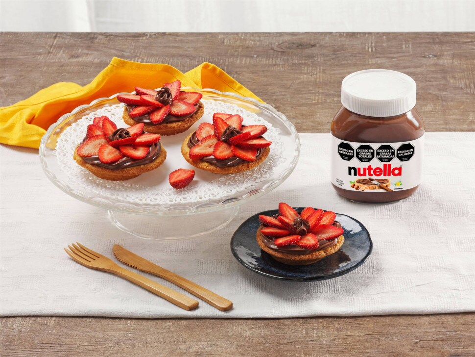 Mini Tarts with NUTELLA® and Strawberries
