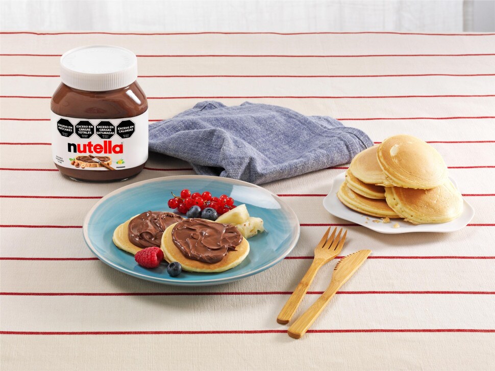Mini pancakes with Nutella® and fruit