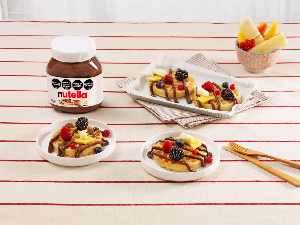 Waffles with Nutella® and fruit