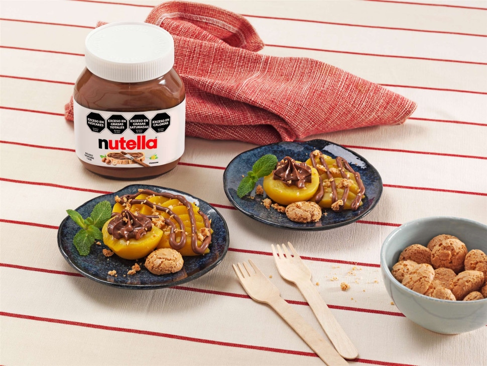 Peaches with Nutella® and Amaretti