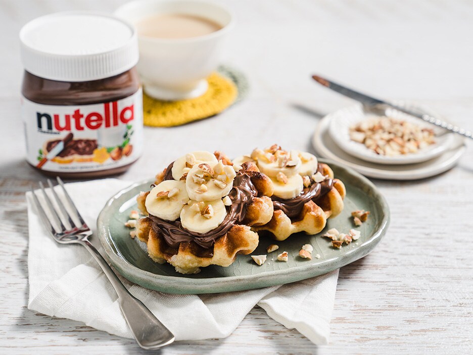 Waffles with Nutella®, Banana & Almonds
