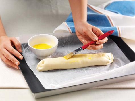Fruit Roll with NUTELLA® - STEP 2 Fruit Roll with NUTELLA® - STEP 2