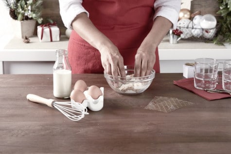 White mousse with crumble and Nutella® 1 | Nutella