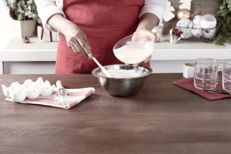 White mousse with crumble and Nutella® 3 | Nutella