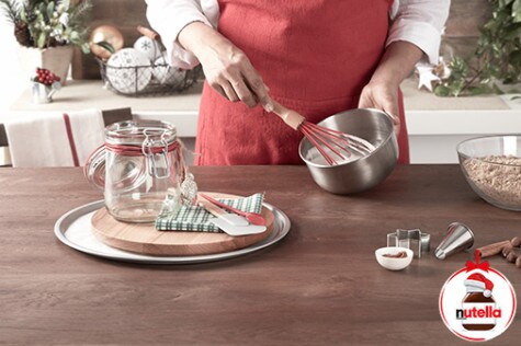 Cinnamon star cookies with Nutella® hazelnut spread - Step 1 Cinnamon star cookies with Nutella® hazelnut spread - Step 1