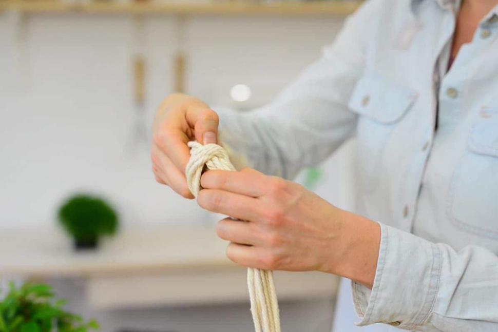 Make a hanging planter with an empty Nutella® jar do it yourself