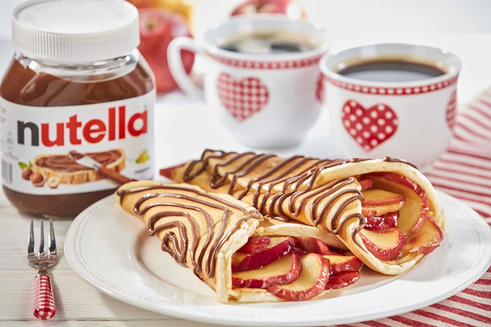 Nutella® Sponge Cake Crepes with Apples