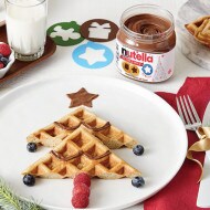 Vafeļu Ziemassvētku eglīte ar NUTELLA® lazdu riekstu krēmu