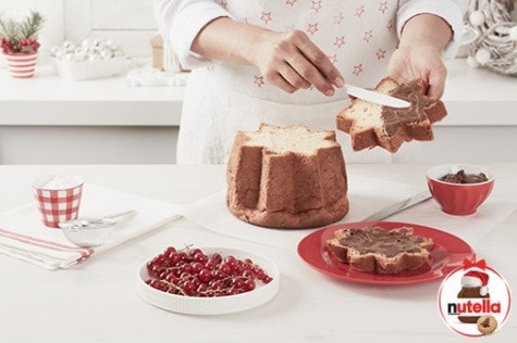 Mielinis pyragas su serbentais ir „Nutella®“ 2 | Nutella