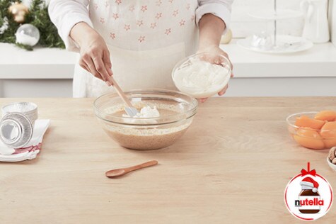 Muffins aux pêches, aux biscuits amaretti et au Nutella® 2 | Nutella