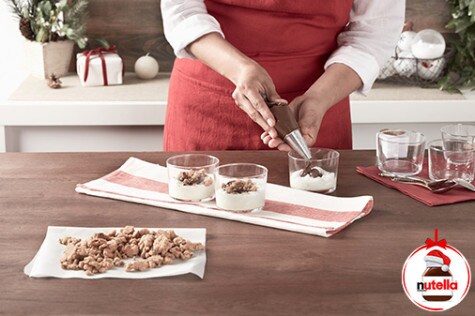 Mousse au chocolat blanc avec crumble et Nutella® 4 | Nutella