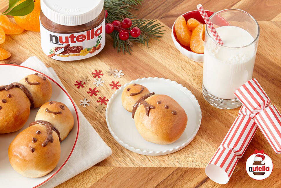 Bonhommes de neige aux petits pains au lait à la crème et Nutella® | Nutella®