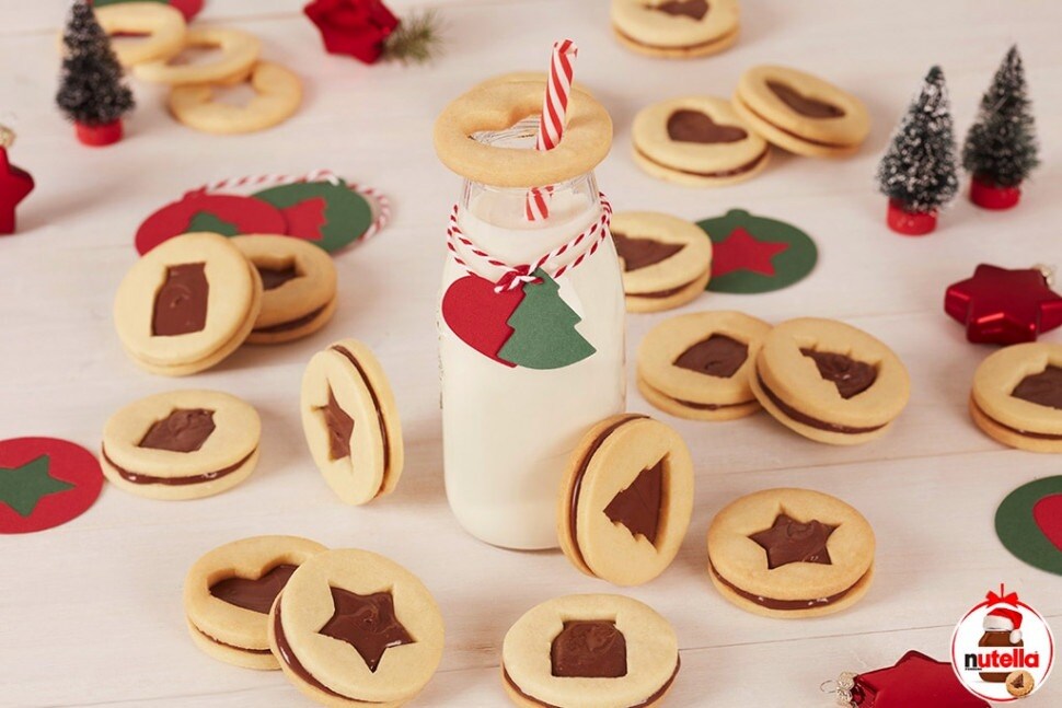 cut-out-sandwich-cookies-with-nutella.jpg