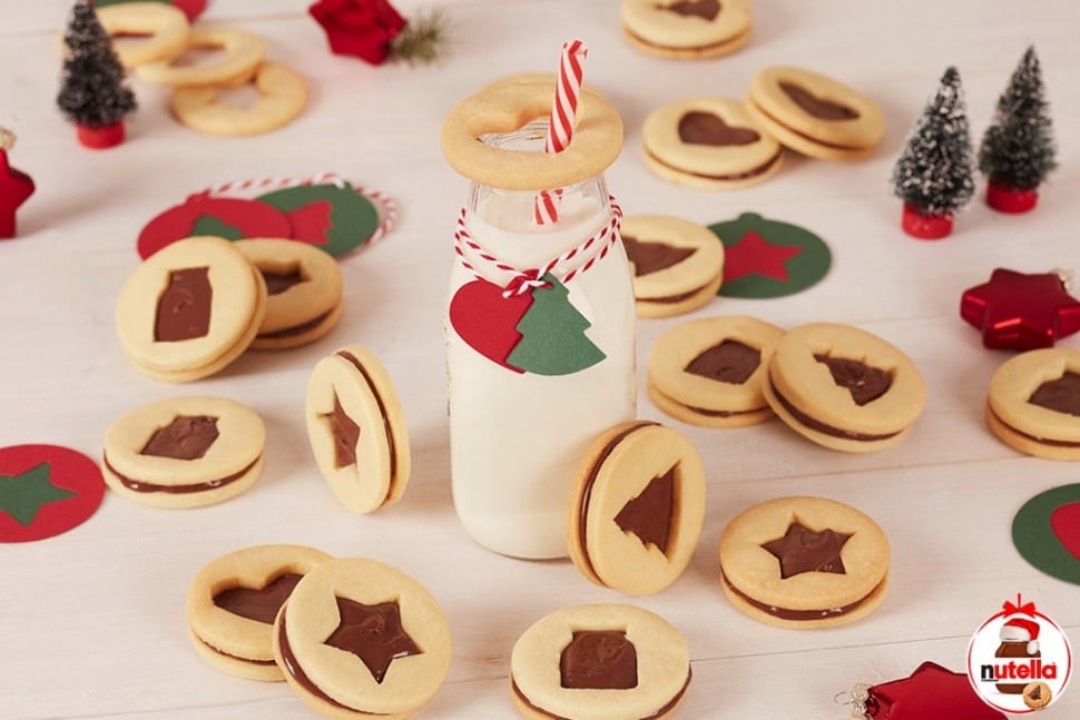 cut-out-sandwich-cookies-with-nutella.jpg