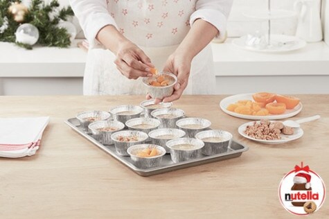 Пай с праскови и курабии „Амарето“ с Nutella® - стъпка 3 Пай с праскови и курабии „Амарето“ с Nutella® - стъпка 3