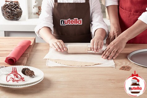 Decorated shortbread cutouts with Nutella® hazelnut spread - Step 2