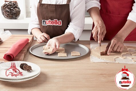 Decorated shortbread cutouts with Nutella® hazelnut spread - Step 3