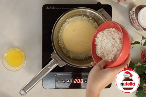Mango-lime Yule log with Nutella® Step 2 Mango-lime Yule log with Nutella® Step 2