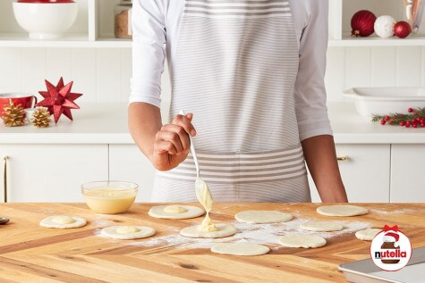 Snowmen Custard buns with NUTELLA® hazelnut spread Step 2