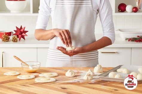 Snowmen Custard buns with NUTELLA® hazelnut spread Step 3