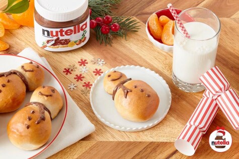 Snowmen Custard buns with NUTELLA® hazelnut spread Step 4