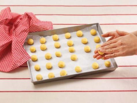 Baci di Dama (galletas italianas de avellanas) con Nutella® Step 2 | Nutella