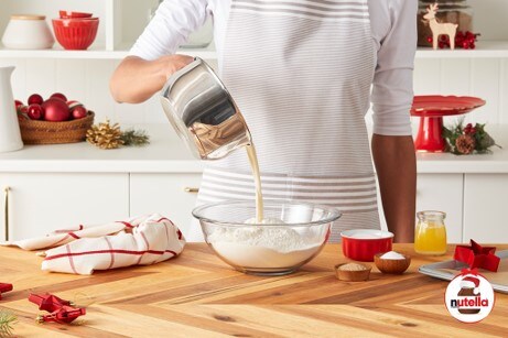 Anglické muffiny ve tvaru hvězdy s lískooříškovou pomazánkou NUTELLA® - Krok 1