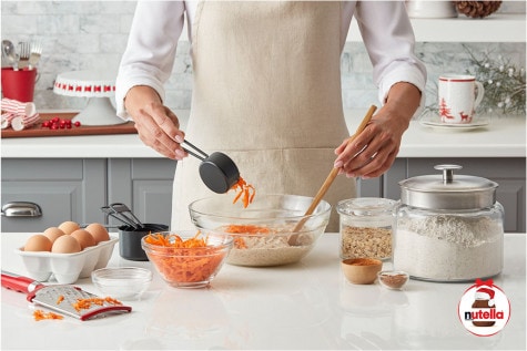 Sobí pochoutka ‒ mrkvové řezy s lískooříškovou pomazánkou NUTELLA® - Krok 2