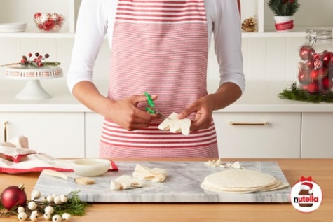 Tortillové sněhové vločky s lískooříškovou pomazánkou NUTELLA® - Krok 1