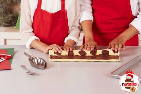 Vánoční roláda s pomazánkou Nutella® 6 | Nutella Vánoční roláda s pomazánkou Nutella® 6 | Nutella