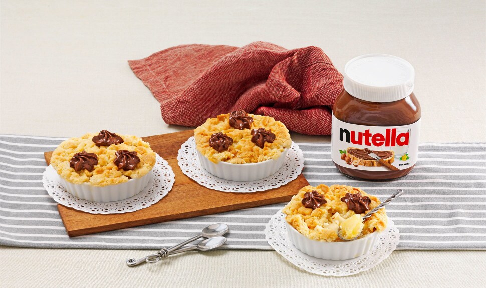 Jablkový drobenkový koláč s pomazánkou Nutella®