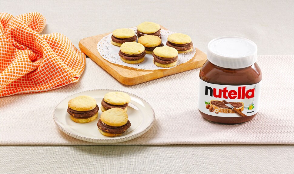 Dvoubarevné sušenky s pomazánkou Nutella®