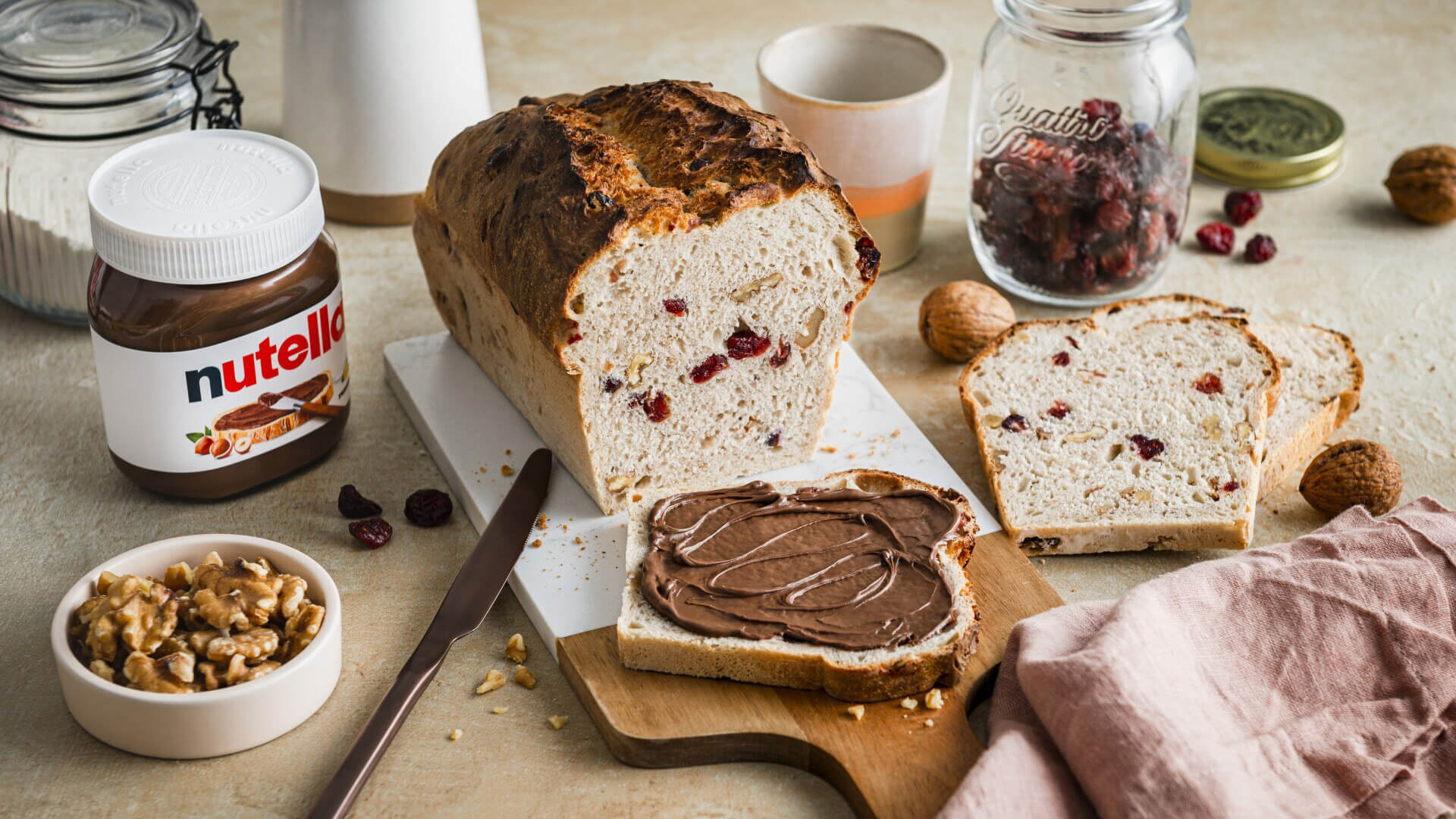 Walnussbrot mit Cranberries und nutella® + Leicht/3 h 45 min