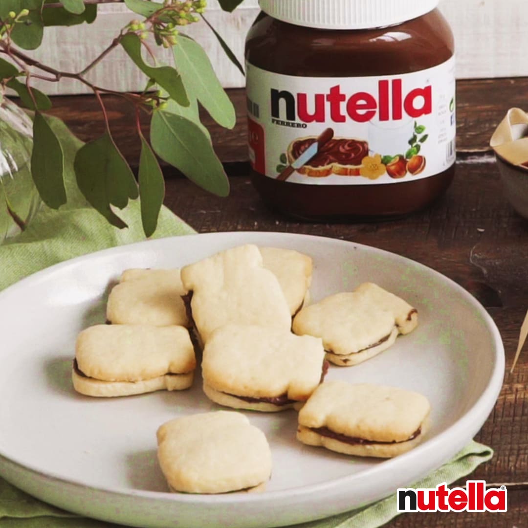 Weihnachtliche Kokos-Linzer-Plätzchen mit nutella®