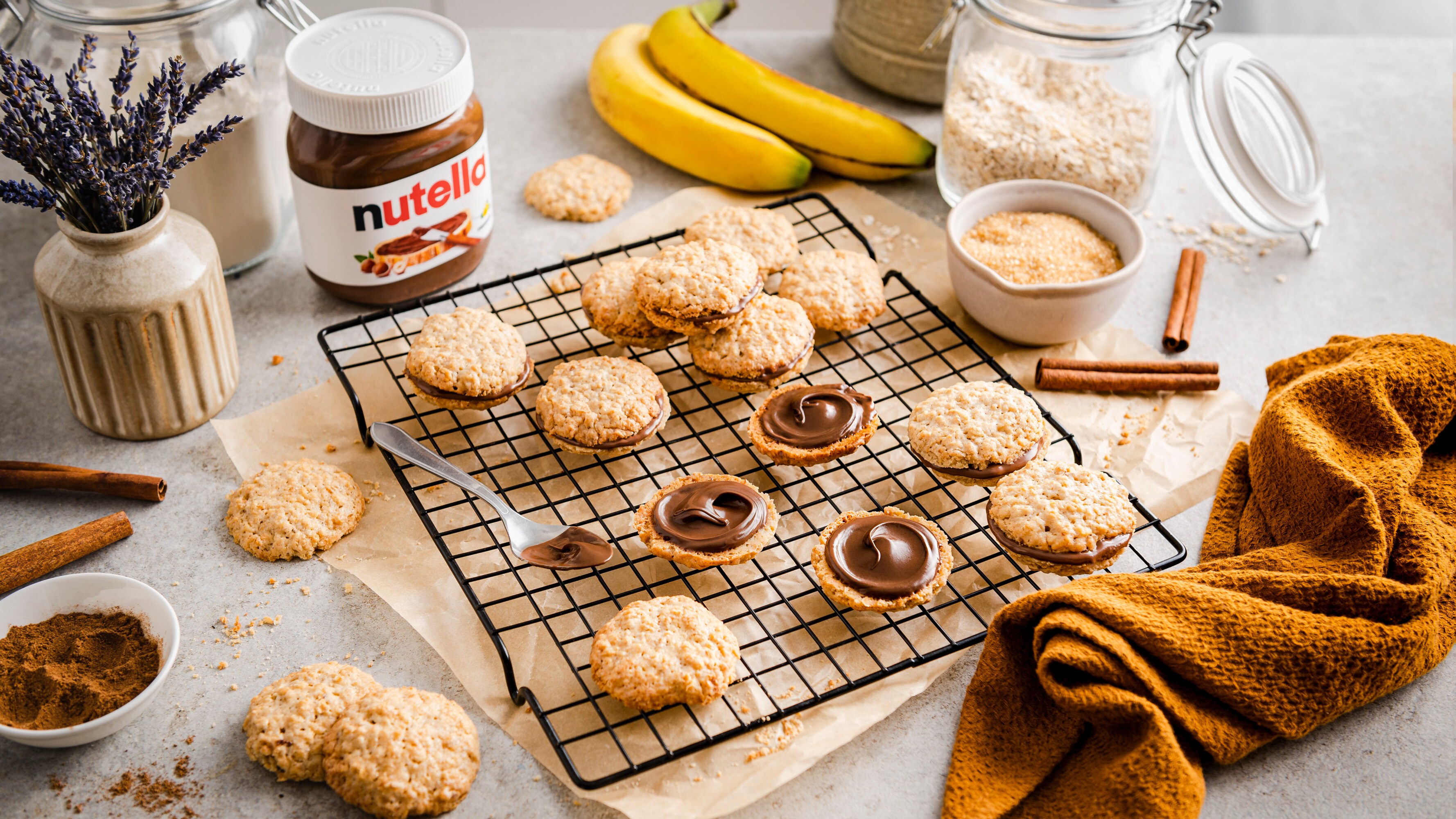 Bananen-Hafer-Cookie-Sandwiches mit nutella®