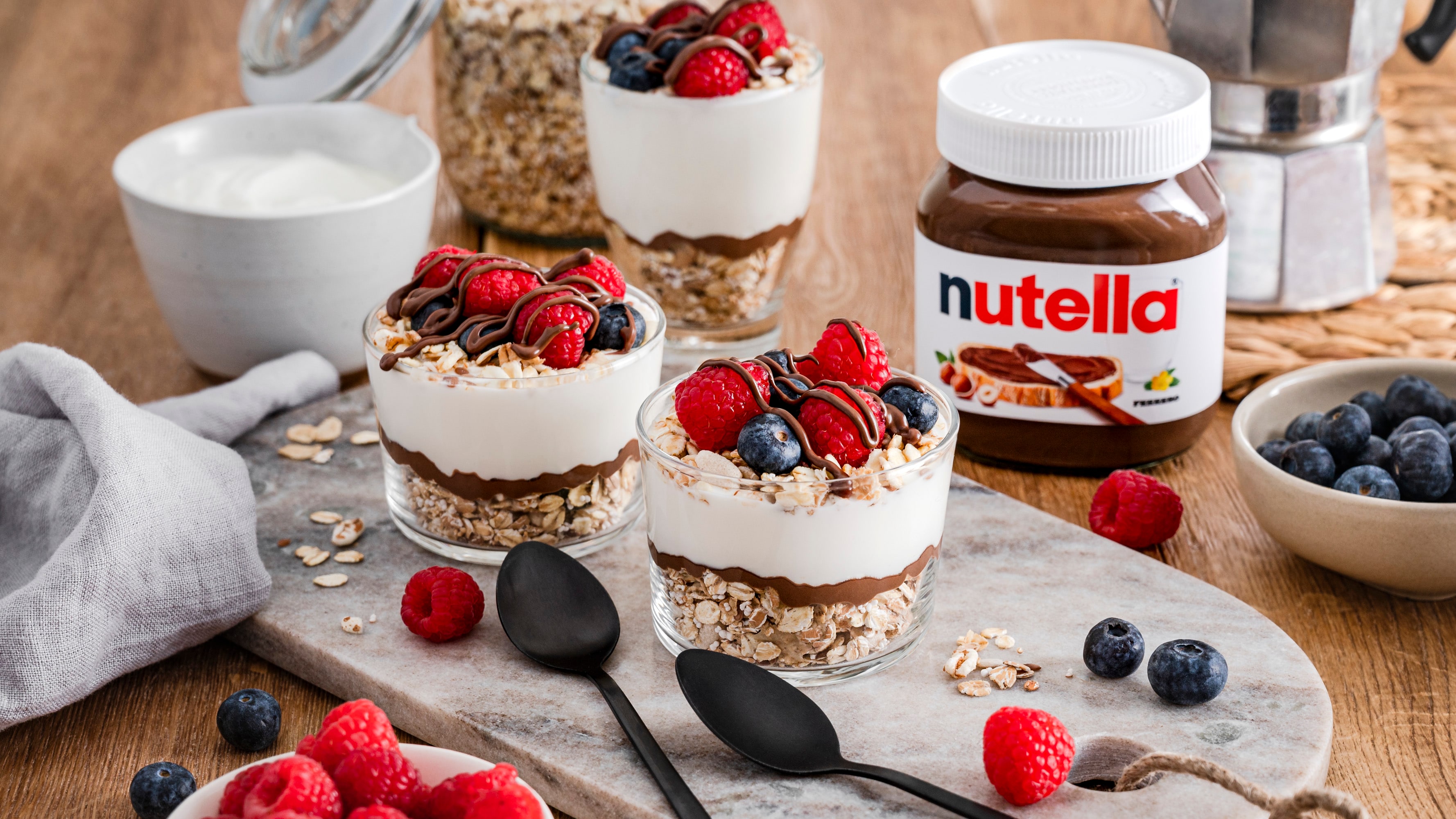 Joghurt mit Müsli und nutella®