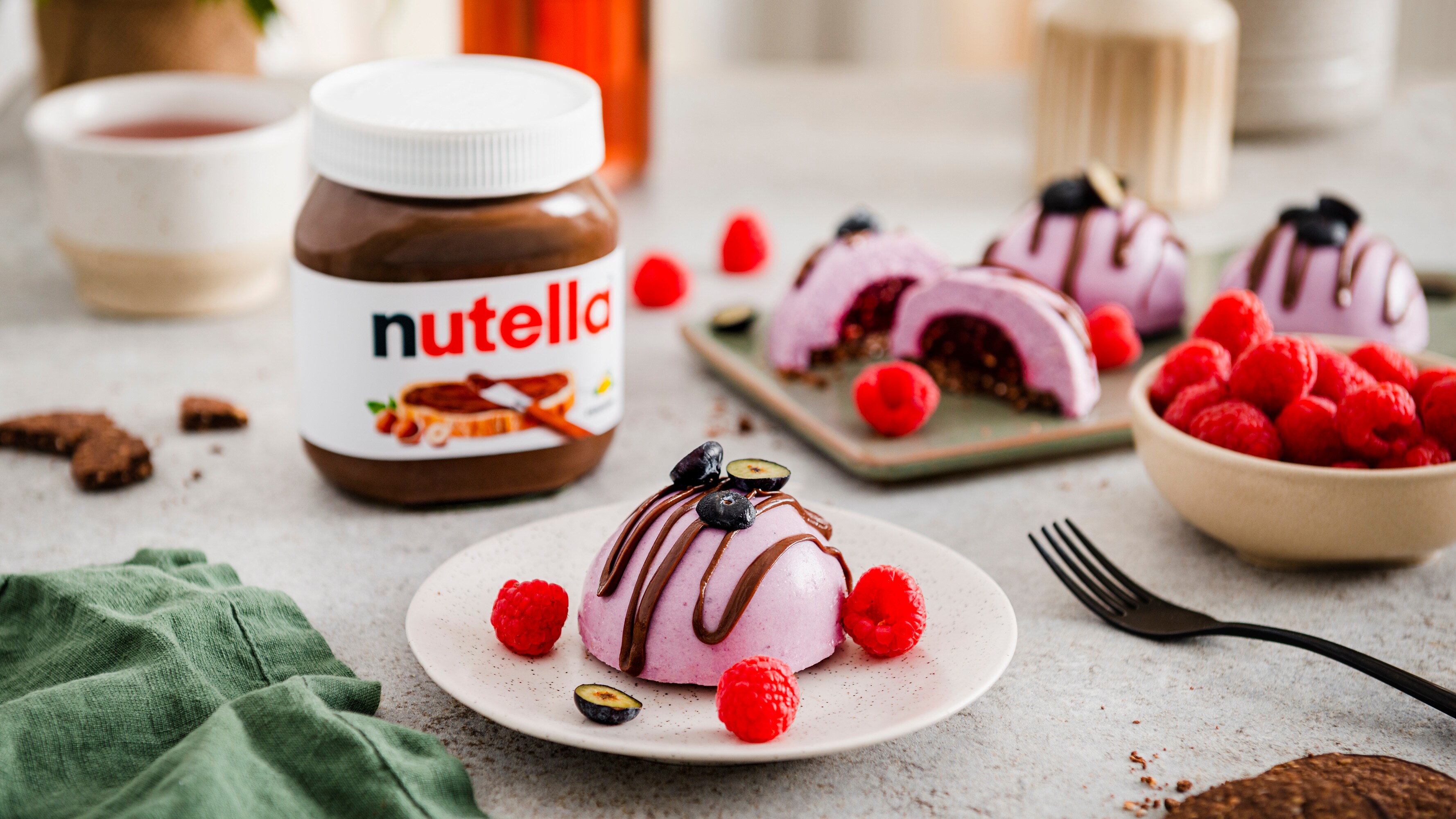 Kleine Mousse-Küchlein mit fruchtigem Kern & nutella®