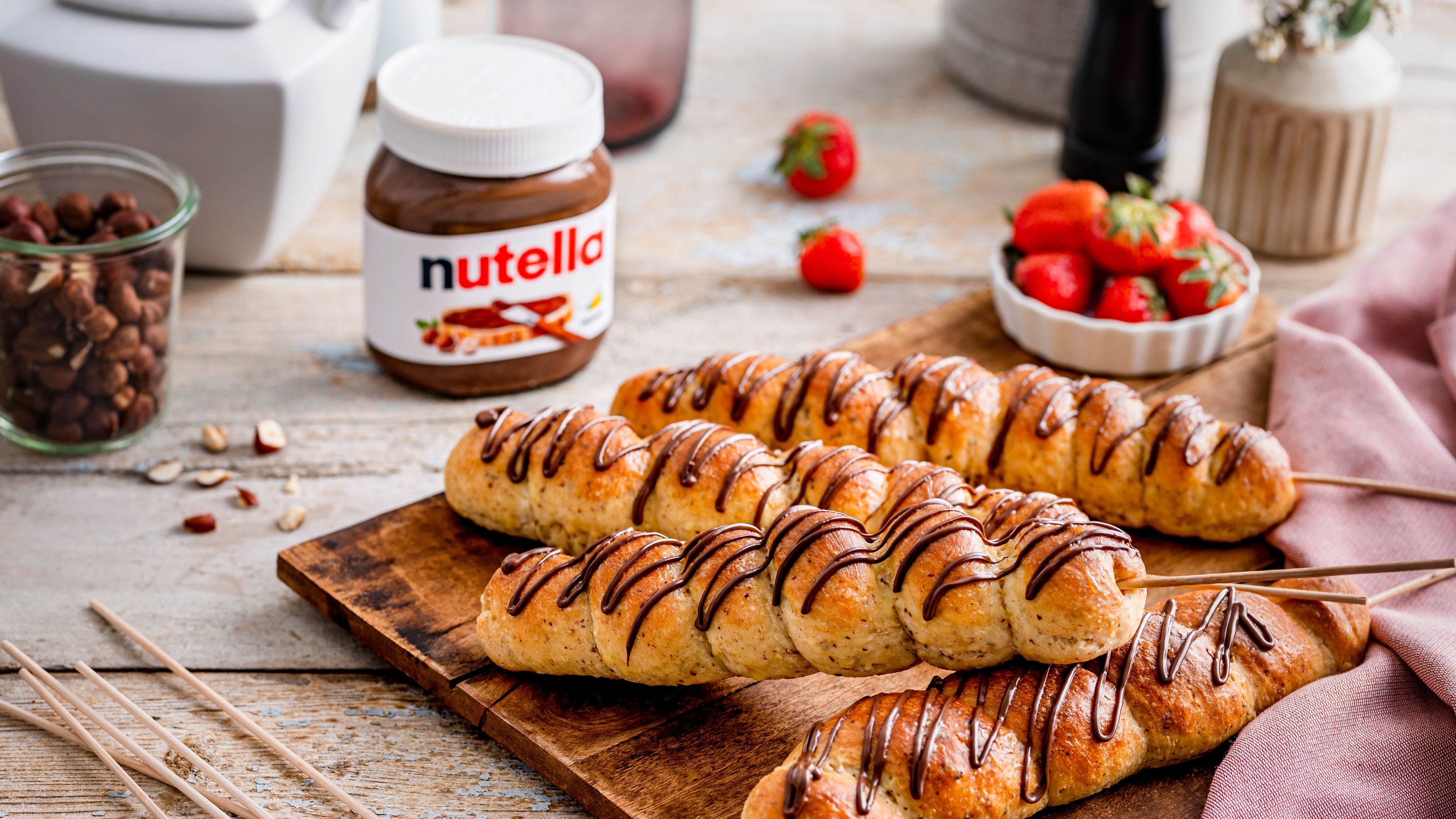Stockbrot vom Feuer mit Hefe & Haselnüssen: Warm serviert mit nutella®