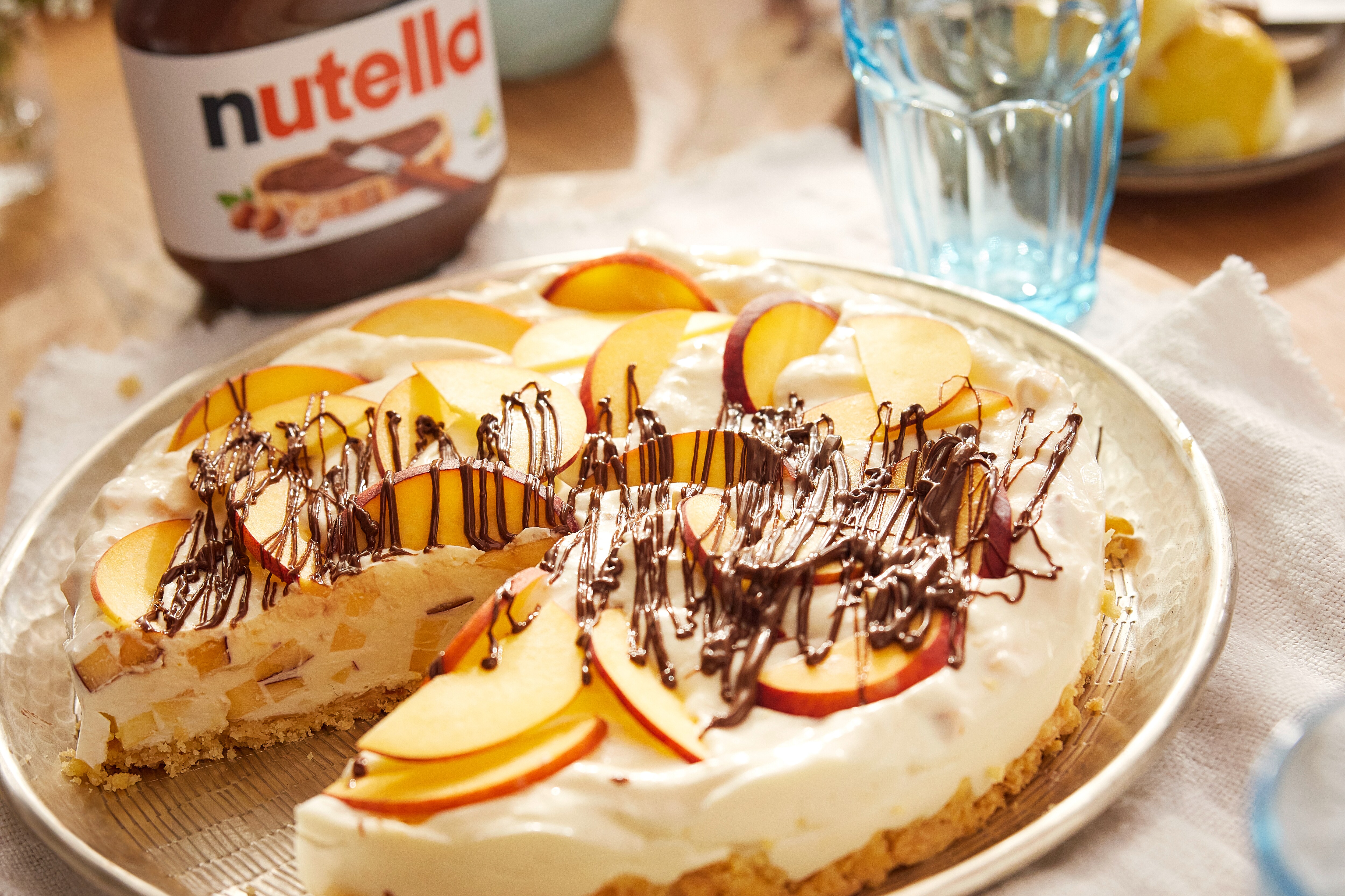 Cremige und fluffige Pfirsichtorte mit Buttermilch & nutella®