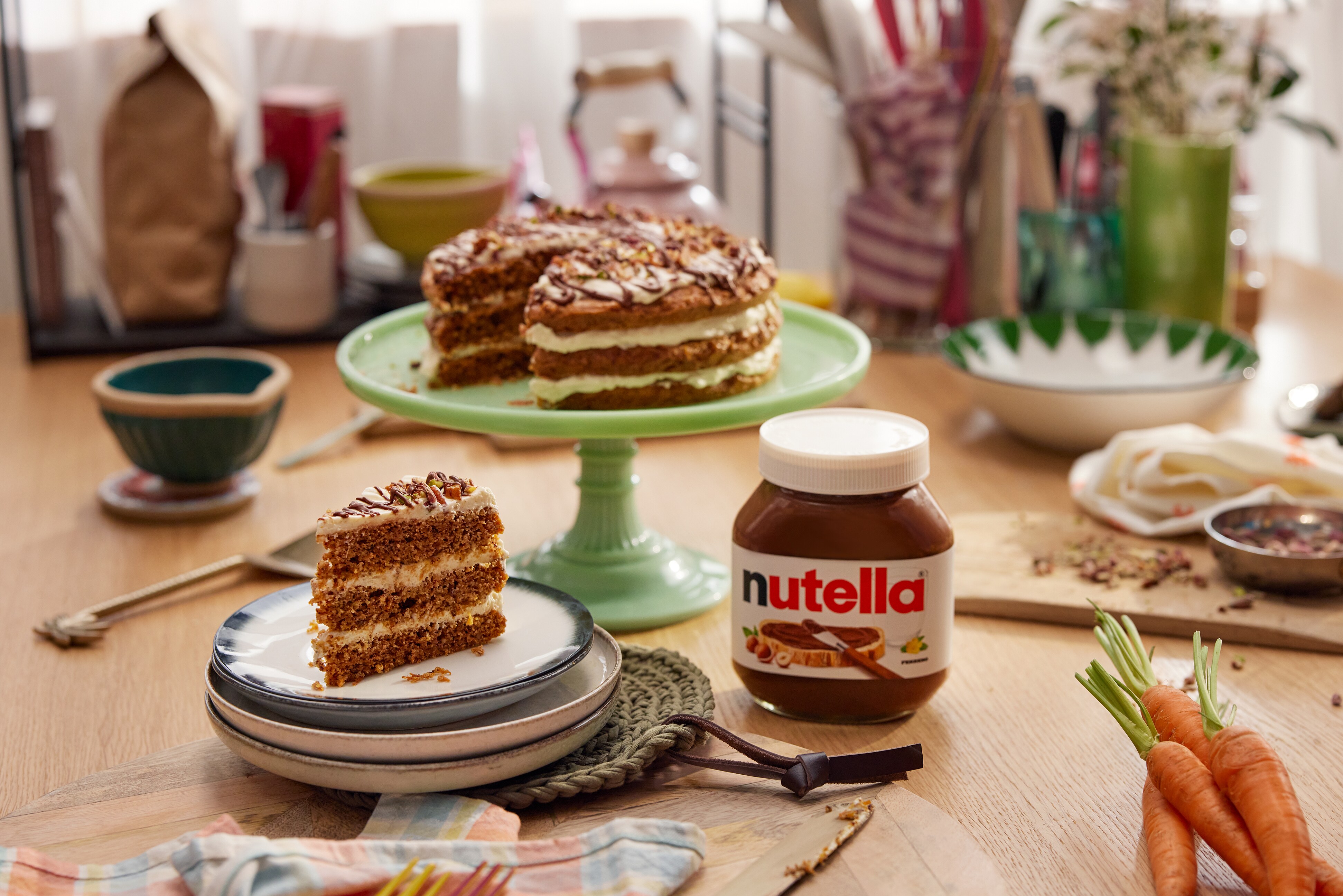 Saftiger Karottenkuchen mit Nuss-Crunch & cremiger nutella®