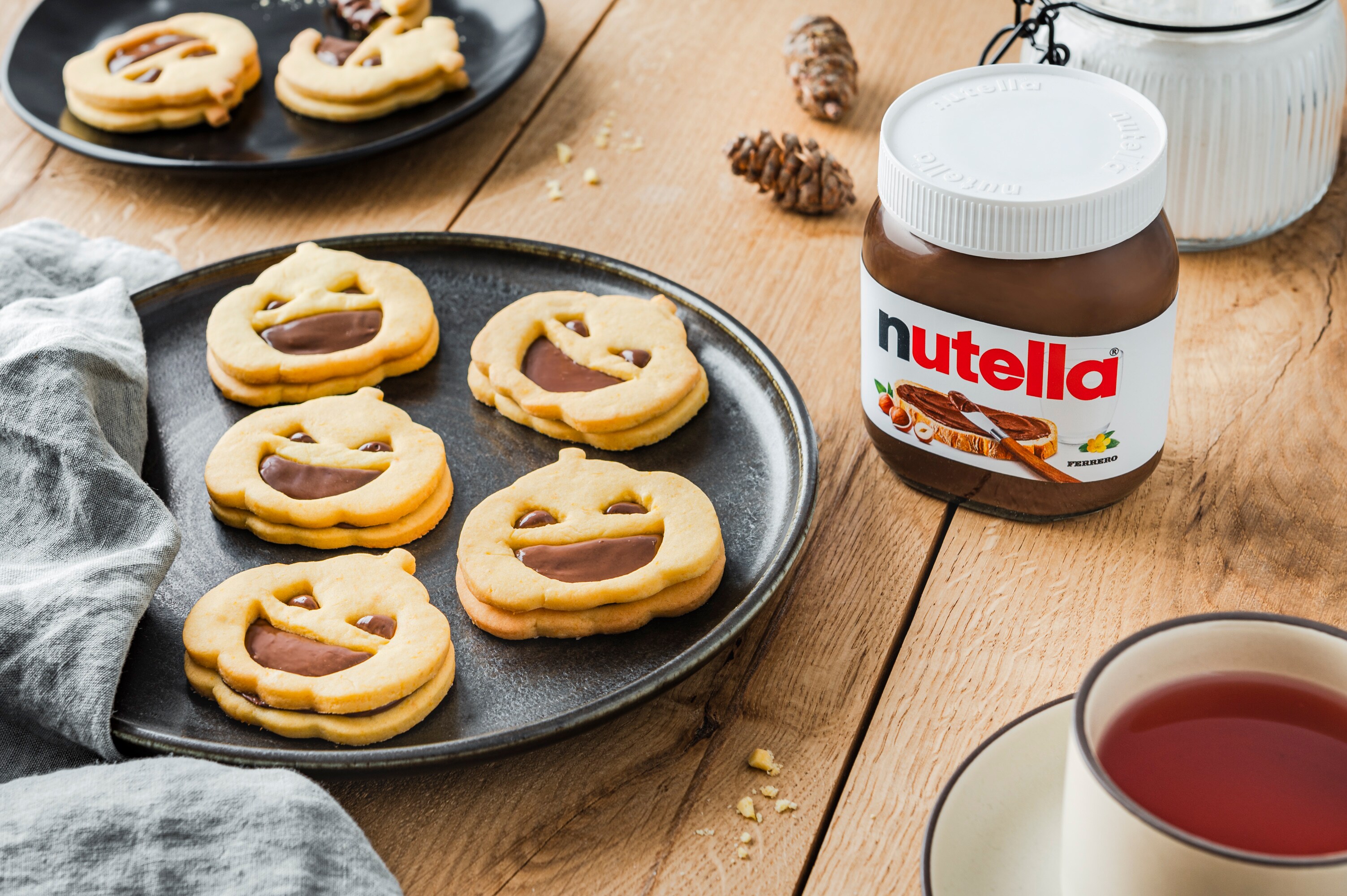 Gefüllte Kürbis-Orangen-Sandwichkekse mit einem Klecks nutella®