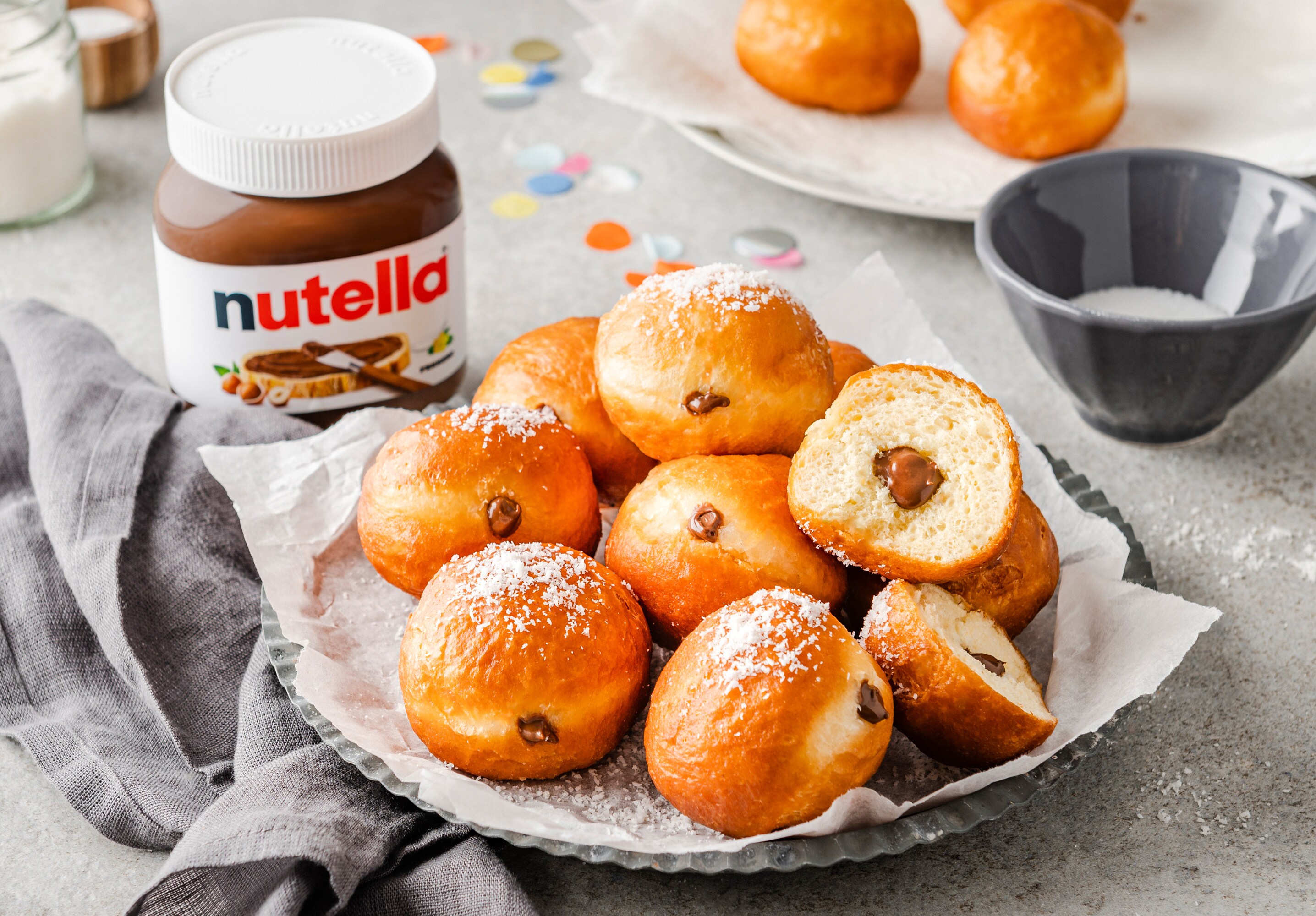 Kirmes-Feeling zu Hause: Goldbraune Krapfen mit nutella®