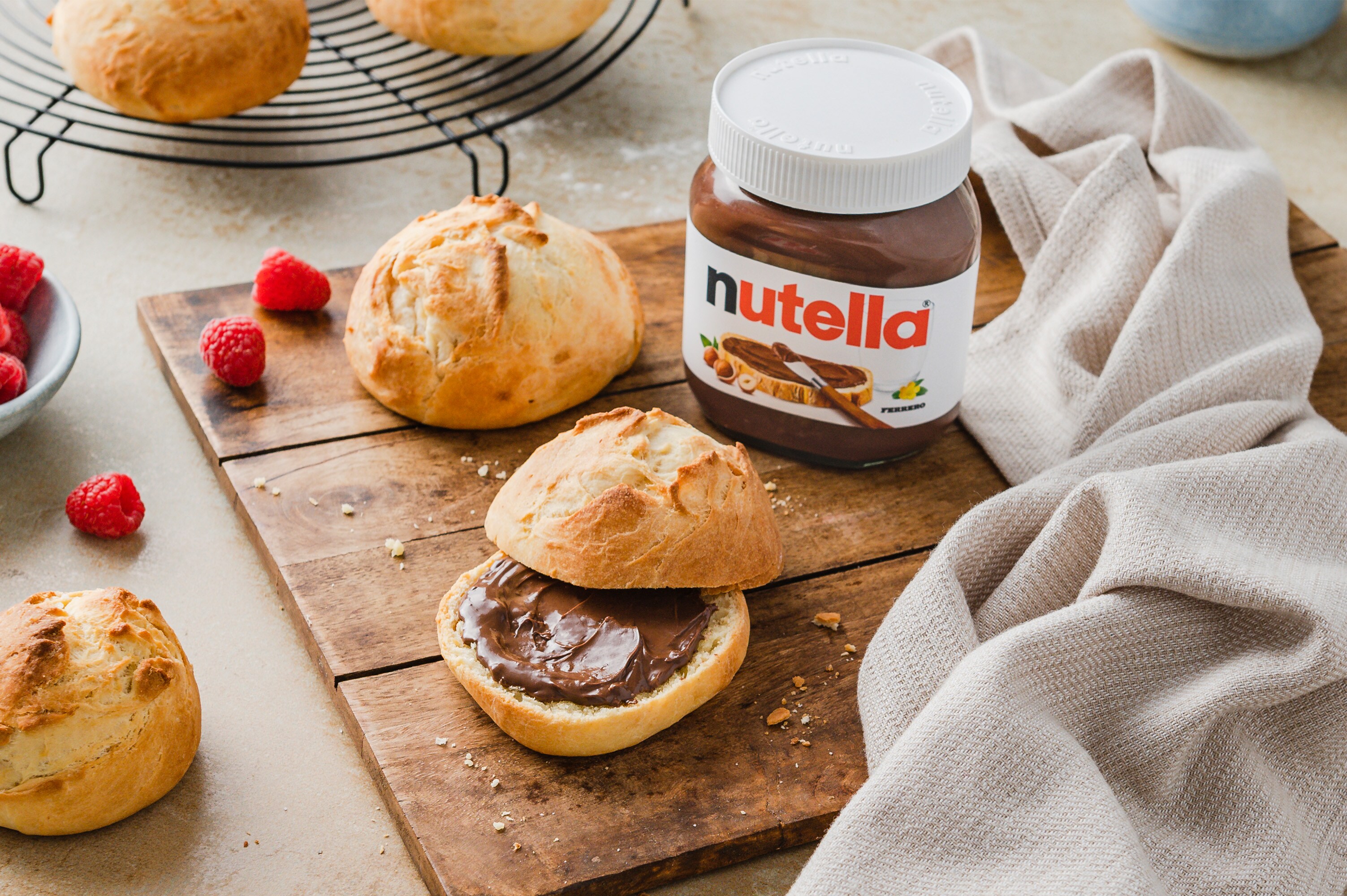 Klassische Kieler Semmel mit leckerer Füllung aus nutella®