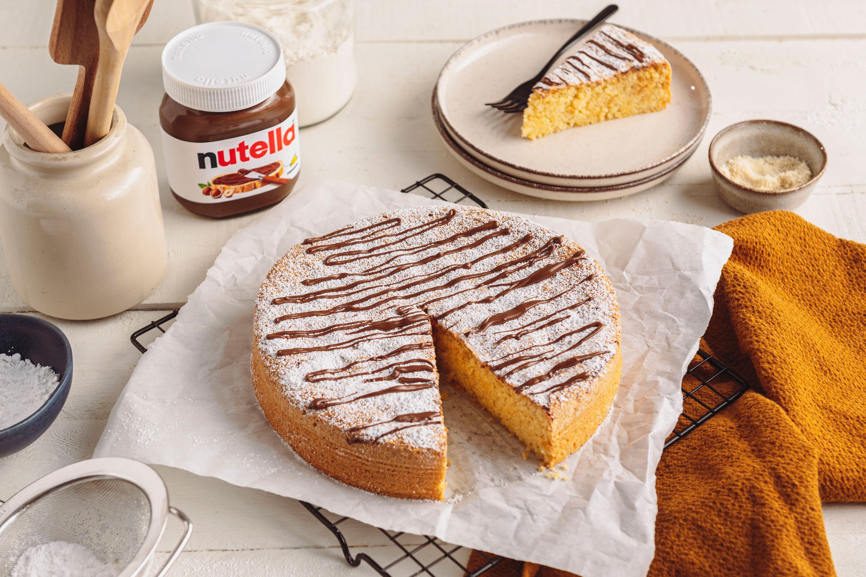 Saftiger Mandelkuchen mit einem Klecks nutella® obendrauf
