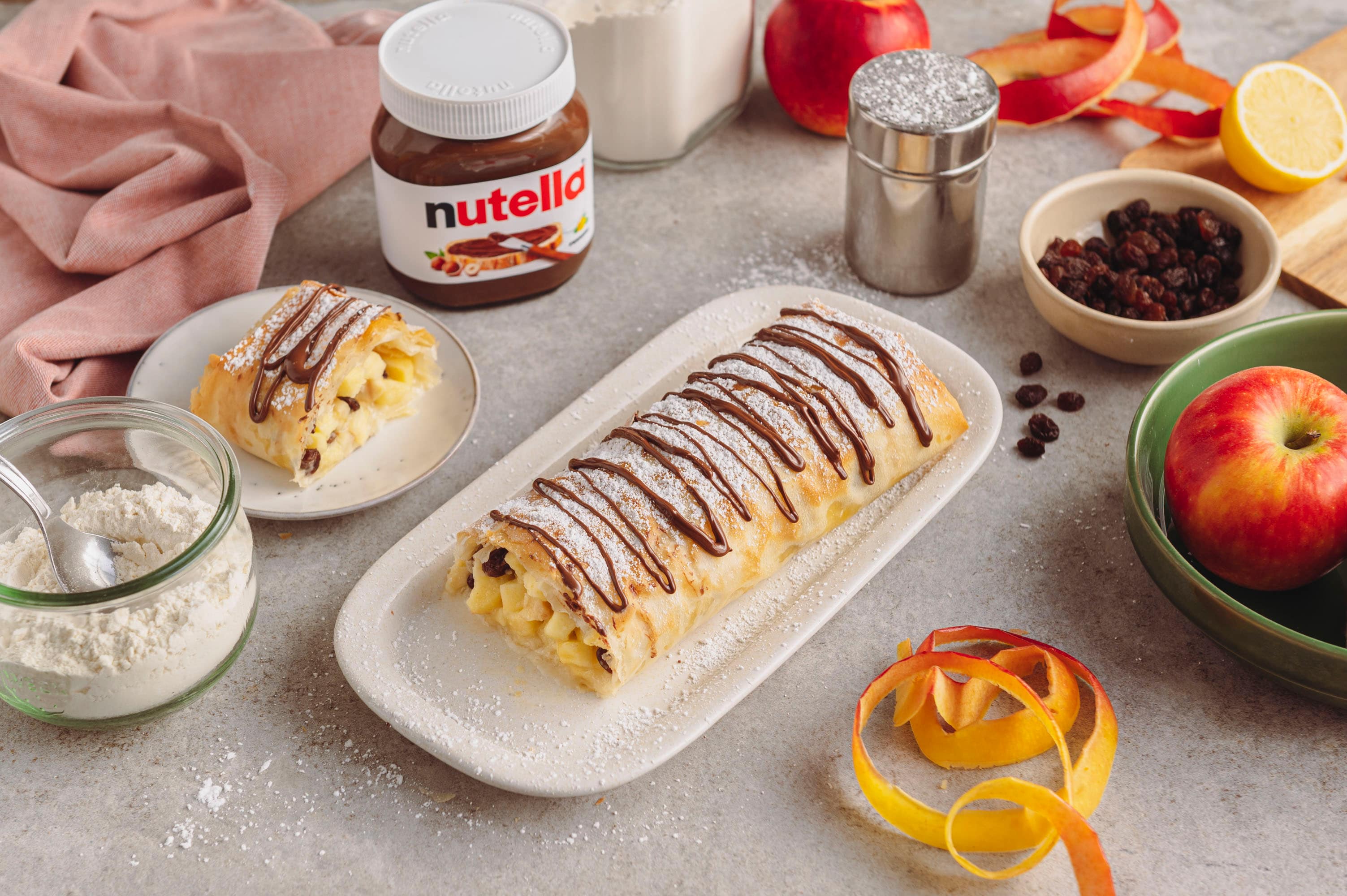 Einfacher warmer Apfelstrudel mit Apfelstücken & nutella®