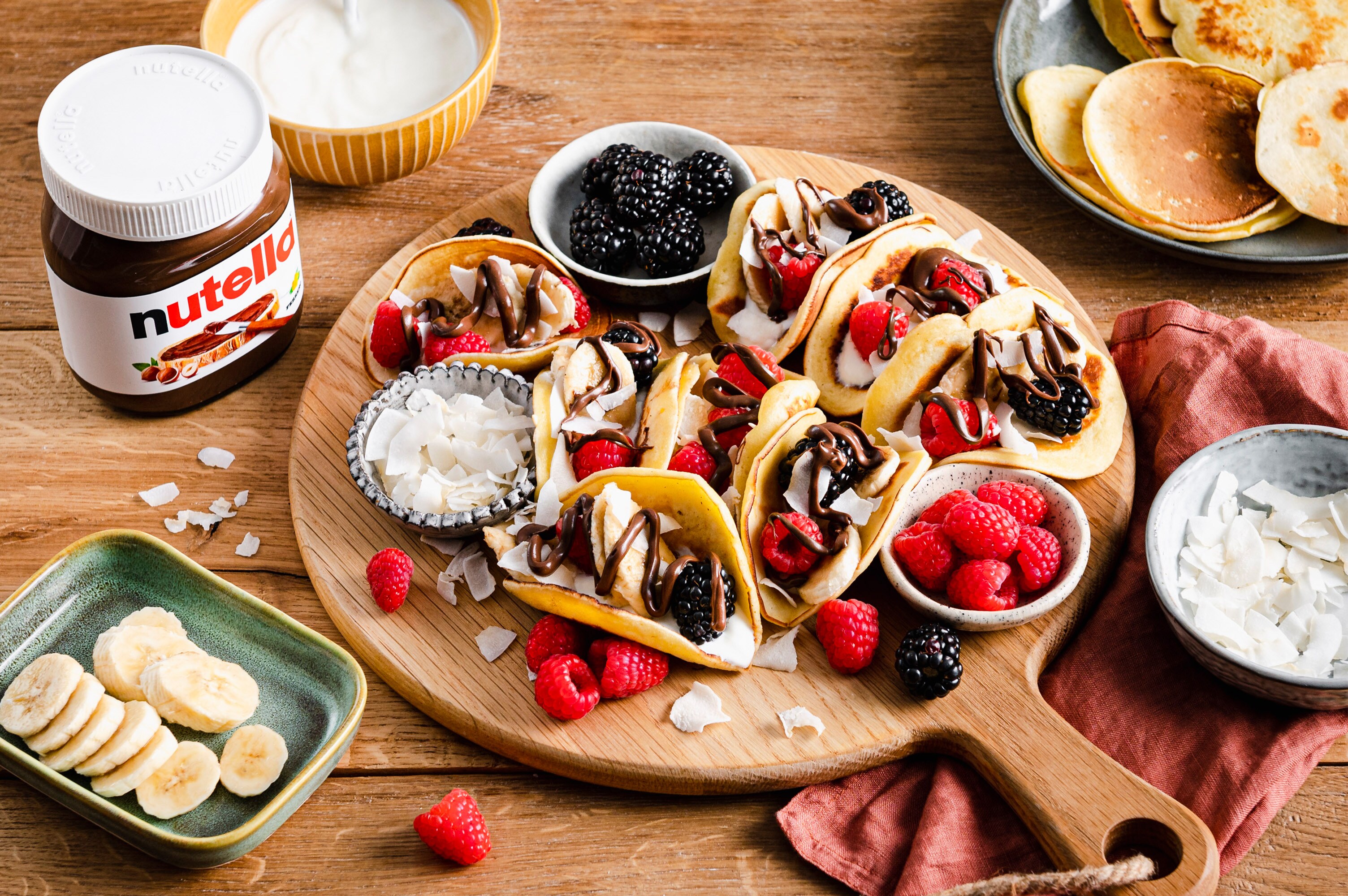 Mini-Tacos aus Pancakes mit Obst & einem Klecks nutella®